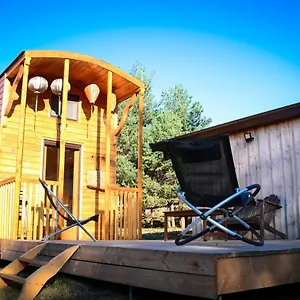 Le Petit Rias En Roulotte, 4 Personnes, Coin Cuisine Et Cabinet De Toilette Camping